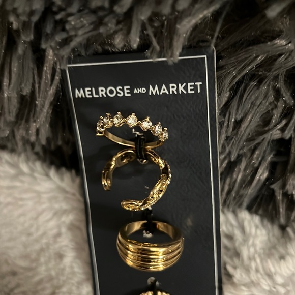 💗💍 NWT Nordstrom Melrose & Market Gold Ring set 4 rings Sz M/L (Appox Sz 6-8) - Picture 2 of 8
